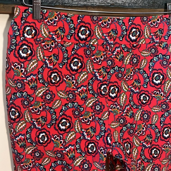 2/$18 Zac & Rachel Red Hibiscus Bermuda Shorts Size Large - Picture 11 of 12